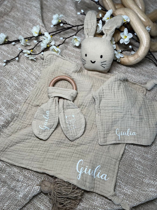 Ensemble doudou / hochet & bavoir